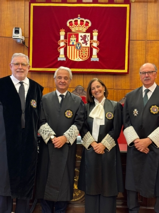 De izquierda a derecha, Ignacio Vidau Argüelles, Jesús María Chamorro González, Pilar Martínez Ceyanes y José Ignacio Pérez Villamil